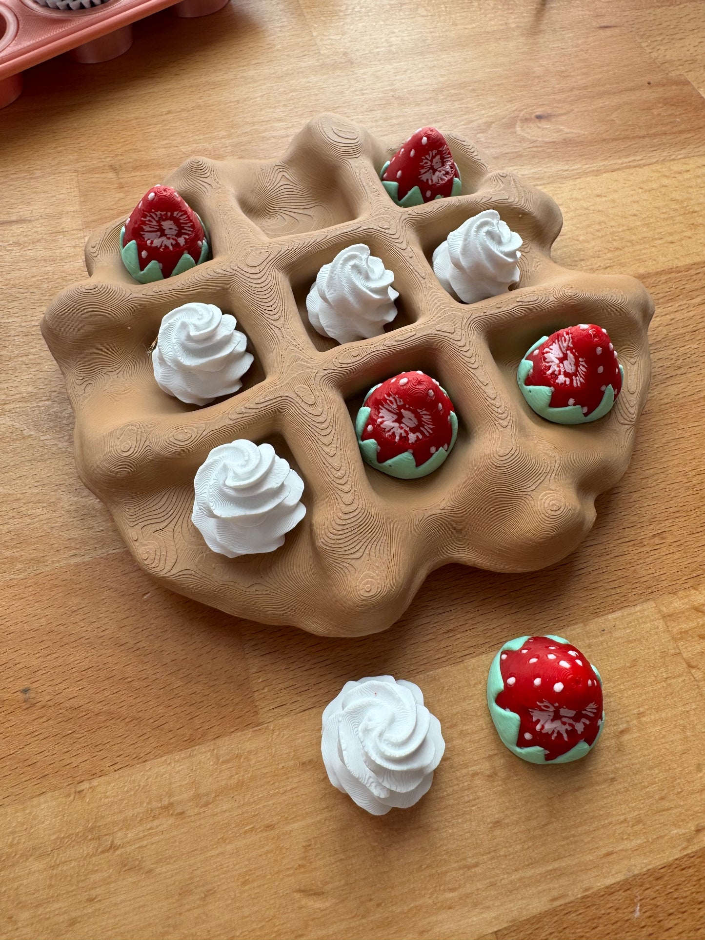 3D-gedrucktes Tic-Tac-Toe-Spiel – Erdbeere & Sahne