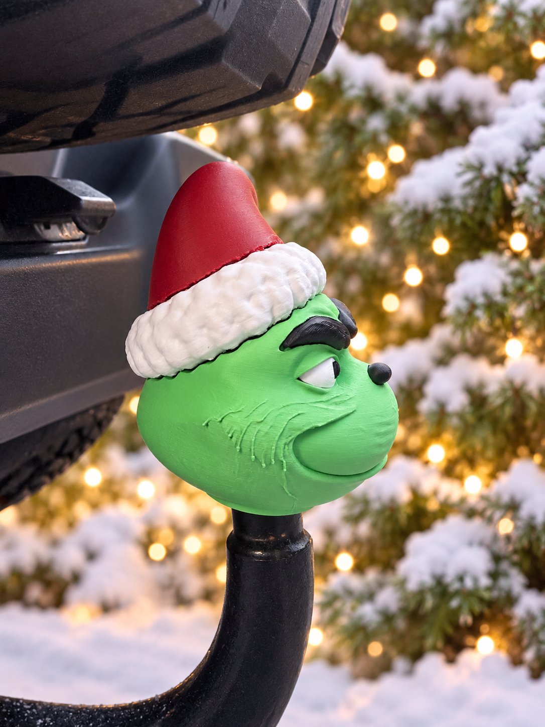Der Grinch Anhängerkupplungsabdeckung mit Weihnachtsmütze – 3D-gedruckt